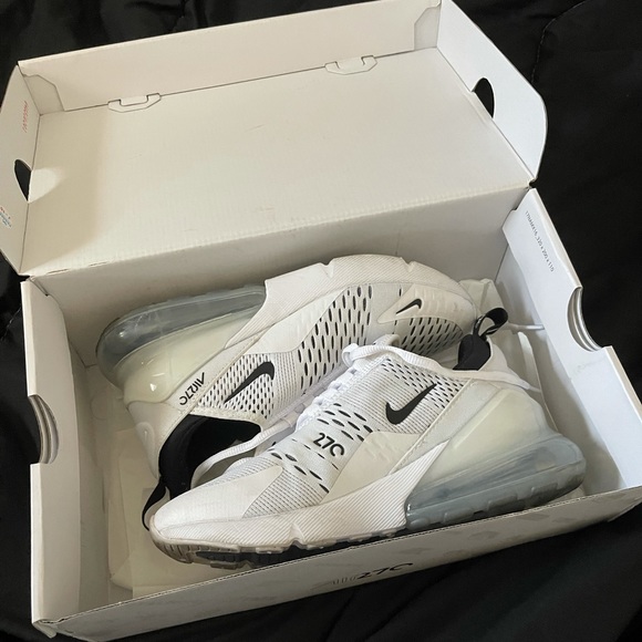 Nike Shoes - Nike air max 270